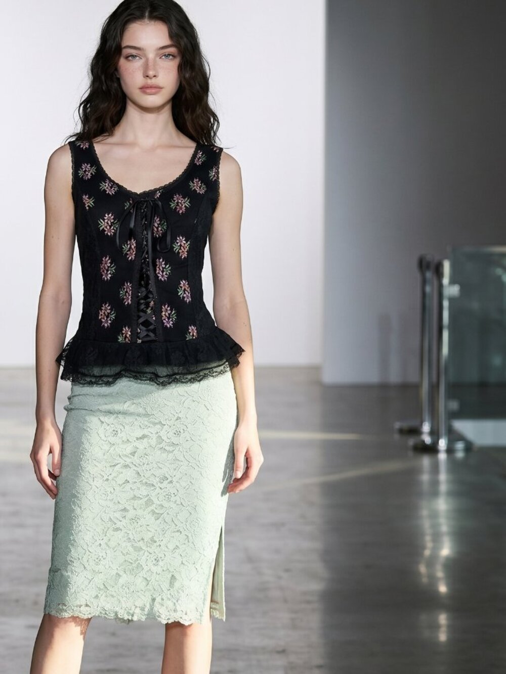 Stunning Vintage New York & Co Victorian-style Floral Black Cami Corset Lace Top